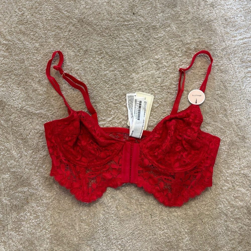 NWT Forever 21 Red lace bralette